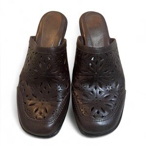 Nurture Jasper Leather Slip-On Clogs Laurel Brown Size 7.5 Women’s Comfort